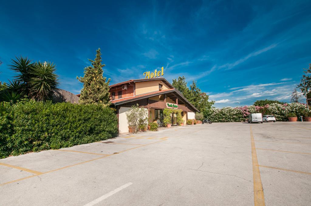Отель La Vecchia Fattoria Лорето Экстерьер фото
