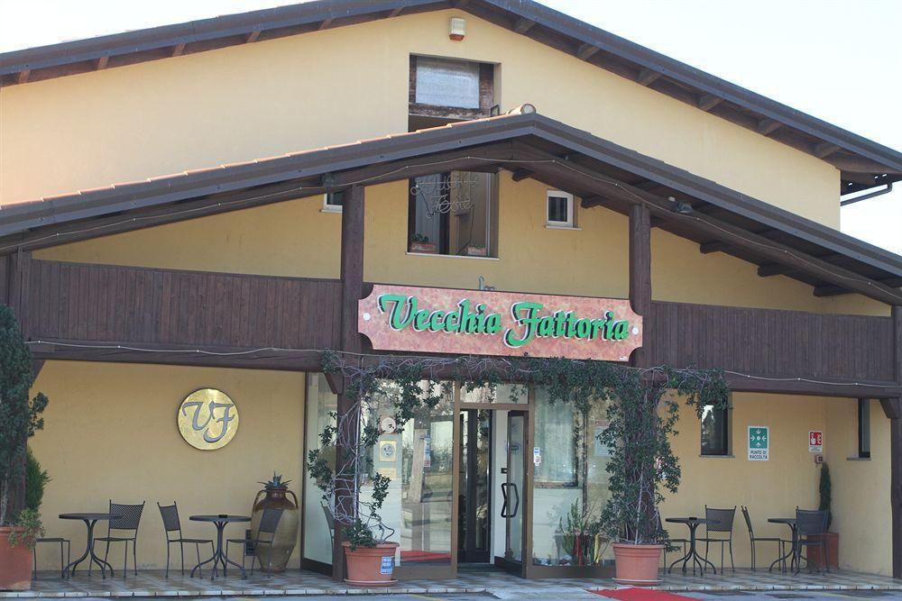 Отель La Vecchia Fattoria Лорето Экстерьер фото